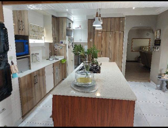 4 BEDROOM HOUSE FOR SALE IN CRAIGIEBURN